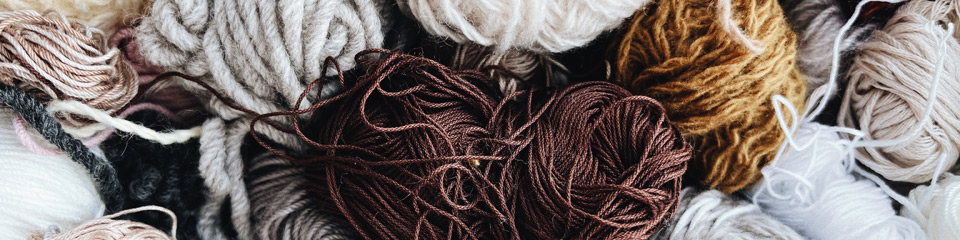 Finishing solutions for yarns and threads